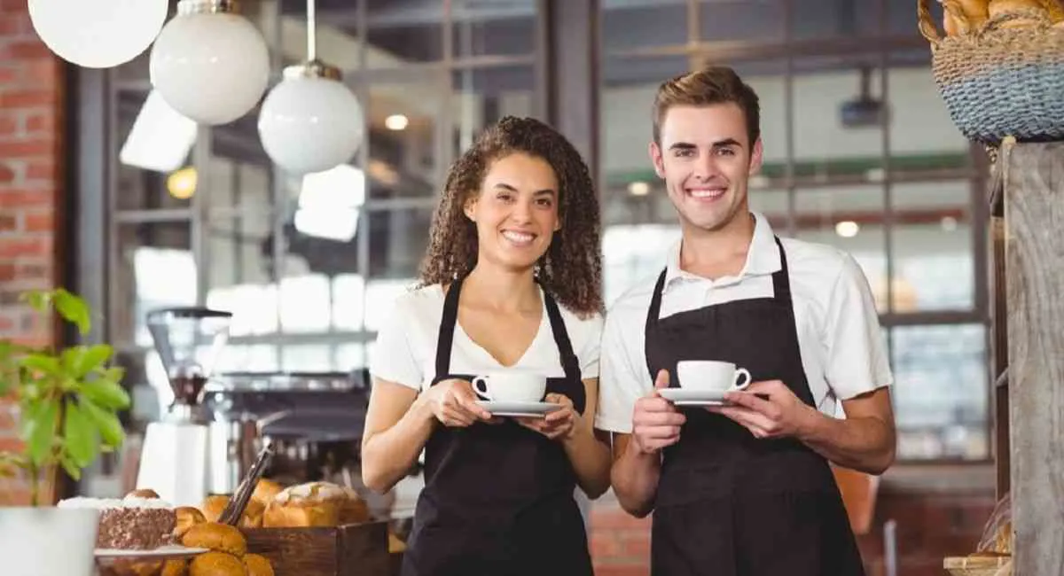 Hướng dẫn cách làm nhân viên phục vụ cafe chuyên nghiệp cho người mới vào nghề