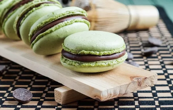 Cách làm bánh macaron trà xanh ngon lạ mắt