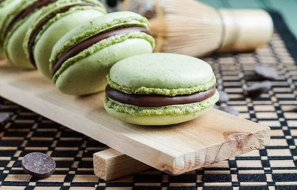 Cách làm bánh macaron trà xanh ngon lạ mắt