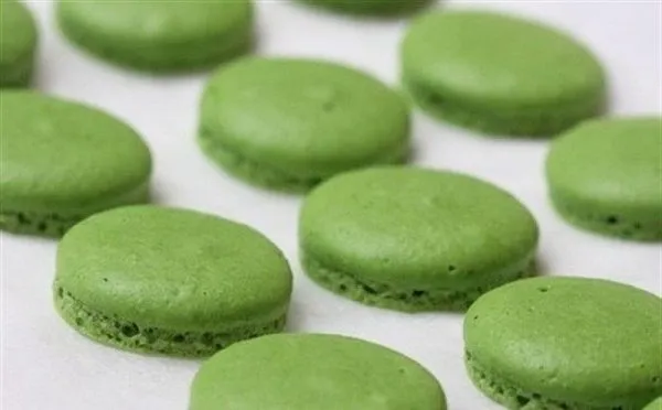 Cách làm bánh macaron trà xanh ngon lạ mắt