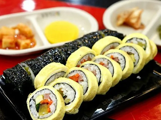 Cách làm kimbap trứng cuộn mềm mịn xứ Hàn