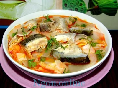 Canh chua đầu cá hồi – hương vị đậm đà hấp dẫn