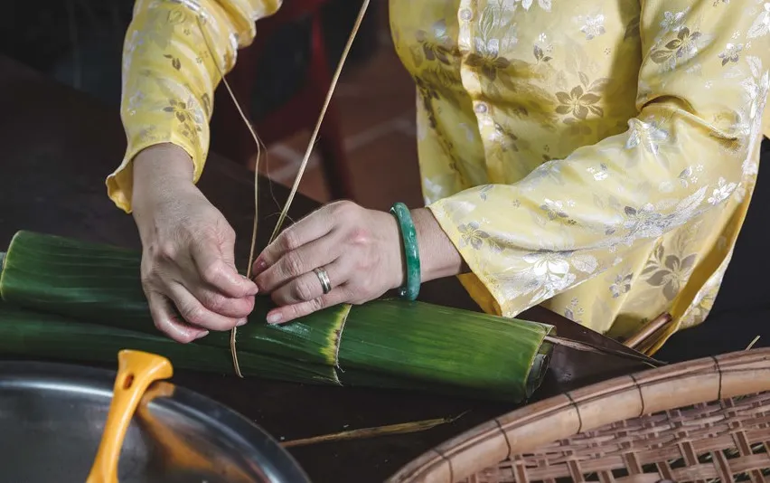 Hướng dẫn cách gói bánh tét ngon, dẻo thơm ngày Tết