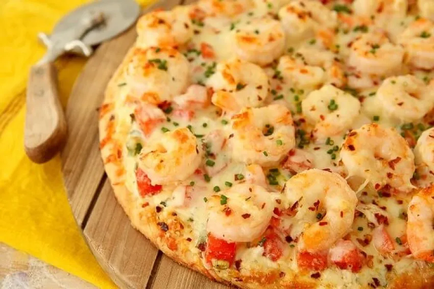 Hướng dẫn cách làm pizza tôm thơm ngon đúng điệu